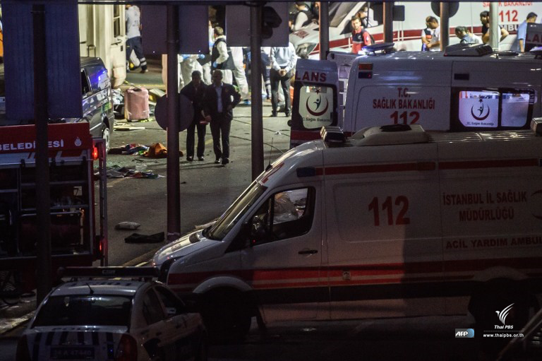 ระเบิด 2 ครั้ง ที่สนามบินอะตาตูร์กในตุรกี ล่าสุด ตาย 36 เจ็บ 147