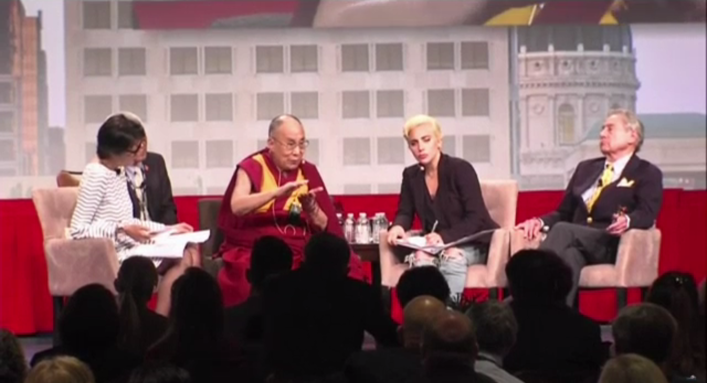 รัฐบาลจีนแบน "เลดี้ กาก้า" หลังร่วมเสวนา "ดาไลลามะ"