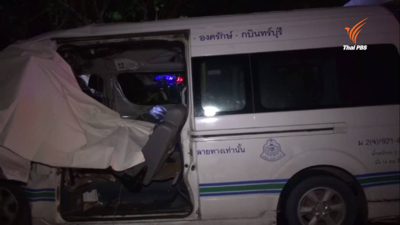 รถกระบะเสียหลักชนรถตู้ คาดถนนทดลองราดยางพาราลื่นทำเกิดเหตุ