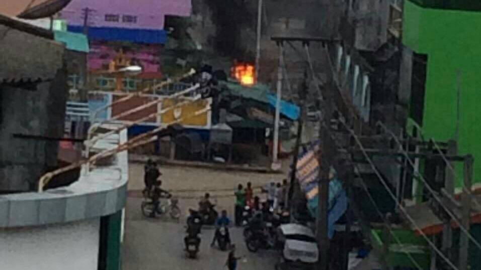 คาร์บอมบ์ ! กลางตลาดสุไหงโก-ลก เบื้องต้นบาดเจ็บ 2 คน จนท.เร่งตรวจสอบ