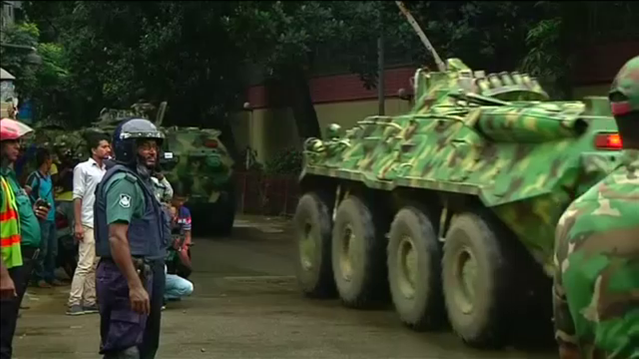 ผู้รอดชีวิตเหตุจับตัวประกันในบังคลาเทศเผยนาทีหนีตาย