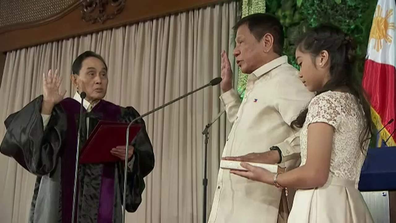 "ดูเตอร์เต" สาบานตนรับตำแหน่ง ปธน. สัญญาจะทำให้ฟิลิปปินส์ดีขึ้นกว่าเดิม