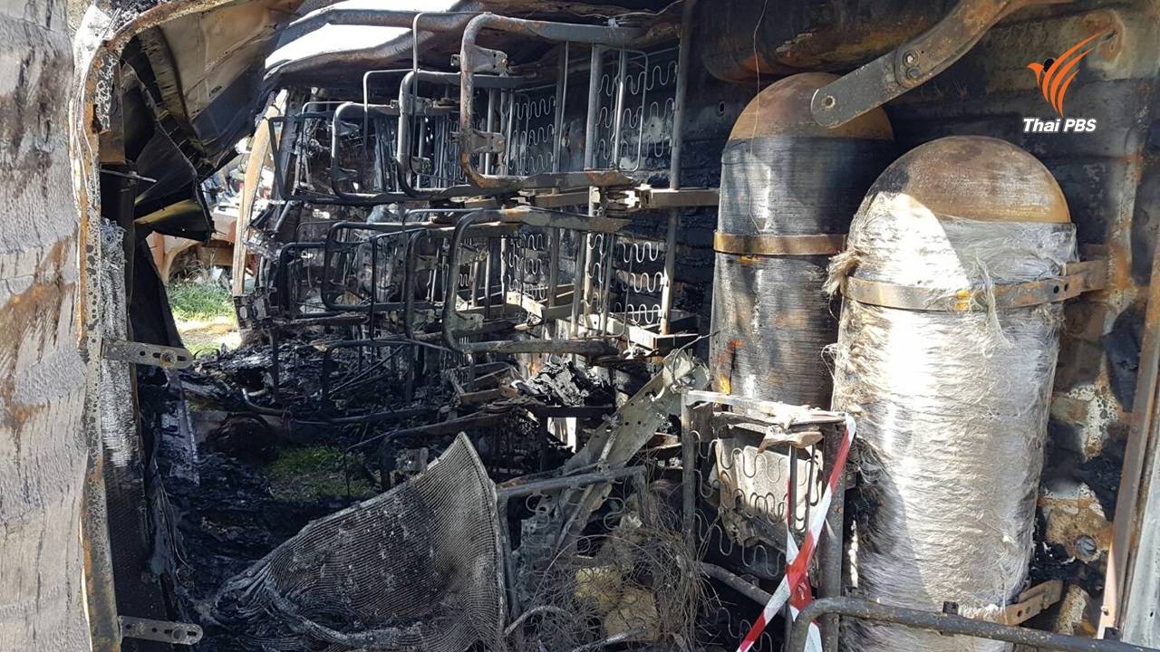 ตร.คาดระบบยางผิดปกติ ต้นเหตุรถตู้ครูพลิกคว่ำ ดับสลด 11 คน