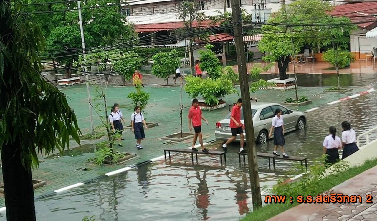 น้ำท่วมกรุงเทพฯ โรงเรียนประกาศหยุด 3 แห่ง