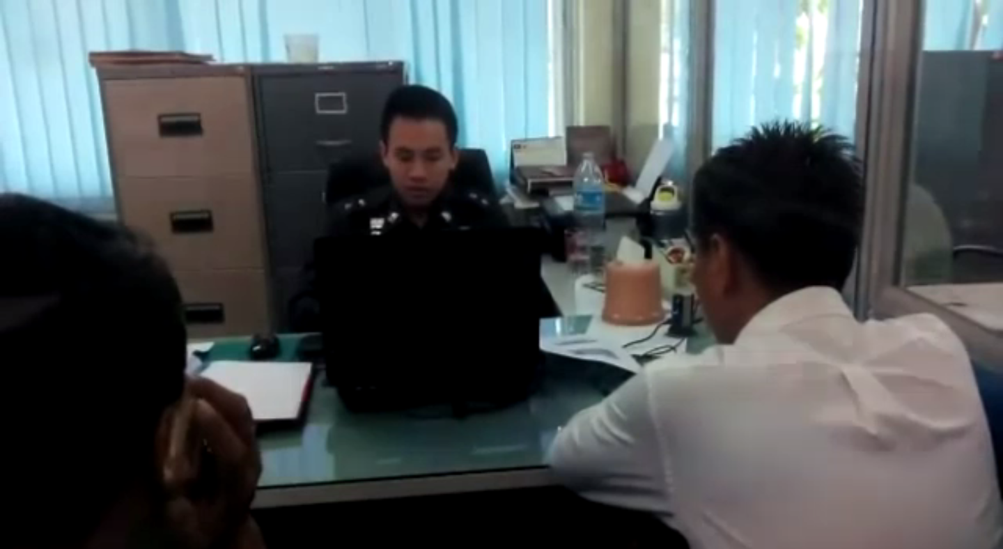 คนขับรถตู้ที่นักเรียนพลัดตกมอบตัวกับตำรวจ จ.ตาก ถูกสั่งปรับรวม 3,500 บาท