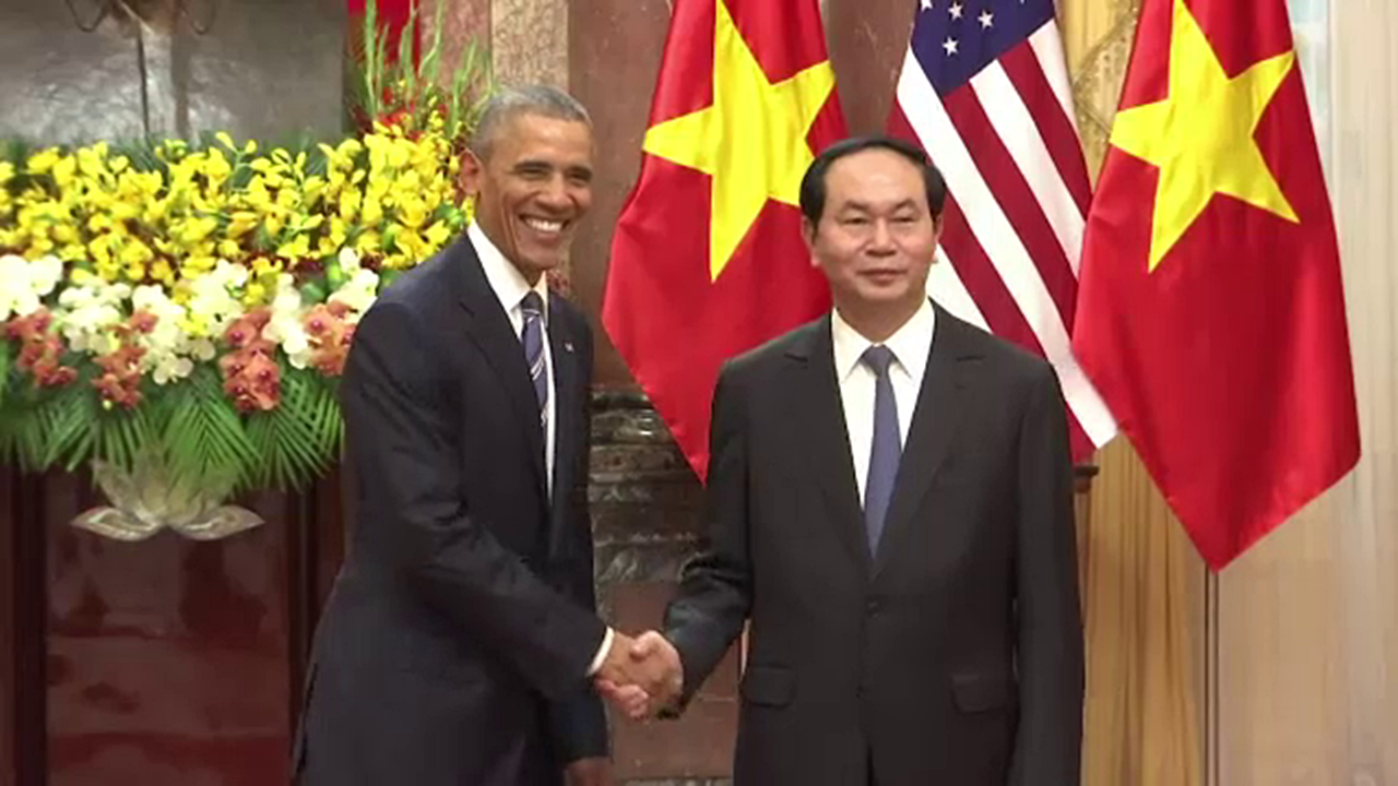 "โอบามา" ประกาศยกเลิกคำสั่งห้ามขายอาวุธให้เวียดนามระหว่างการเยือนครั้งประวัติศาสตร์