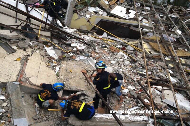 ด่วน ! ฝนตกหนัก รร.สยามบีช เกาะช้าง ถล่มทับนักท่องเที่ยวดับ 1 เจ็บ 7