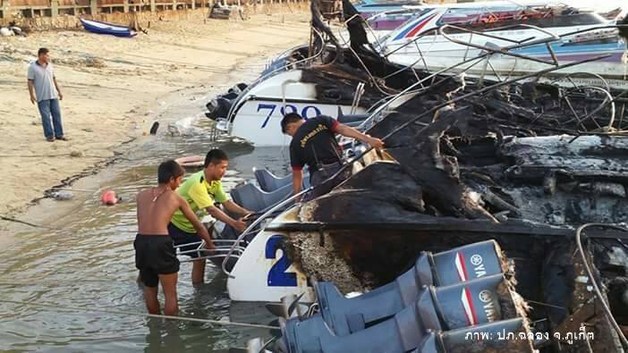 ตร.ภูเก็ตสอบสวนสาเหตุไฟไหม้เรือสปีดโบ๊ท 6 ลำ เสียหาย 20 ล้านบาท