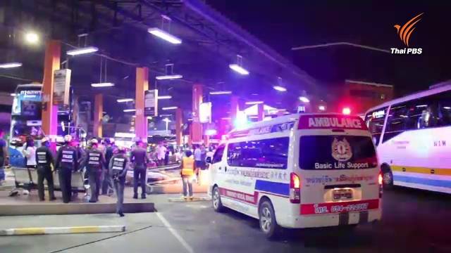 รถทัวร์พุ่งชนอาคารผู้โดยสารลำปางเจ็บ 3 คน โชเฟอร์อ้างติดเครื่องไว้-ใส่เบรกมือแต่รถไหลเอง