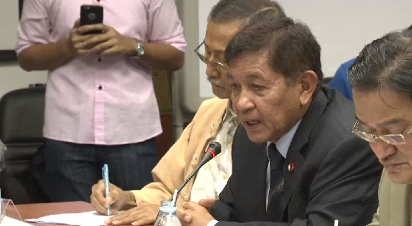 อดีตประธาน คมช.ห่วงประชามติสร้างความแตกแยก-อดีต ส.ส.เพื่อไทย เสนอแก้บางมาตรา