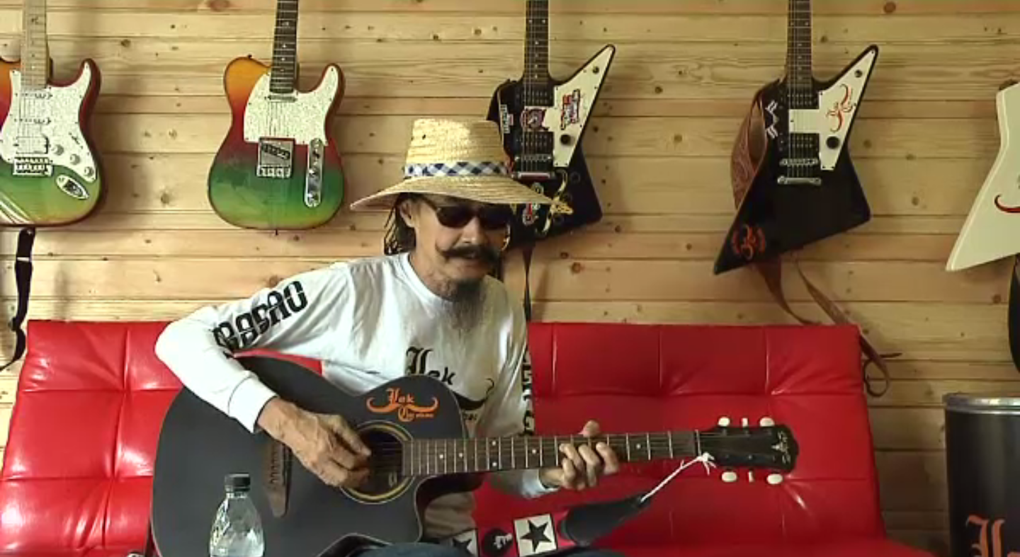 ชีวิตไม่หยุดนิ่งของ "เล็ก คาราบาว" ในวัย 60 ปี