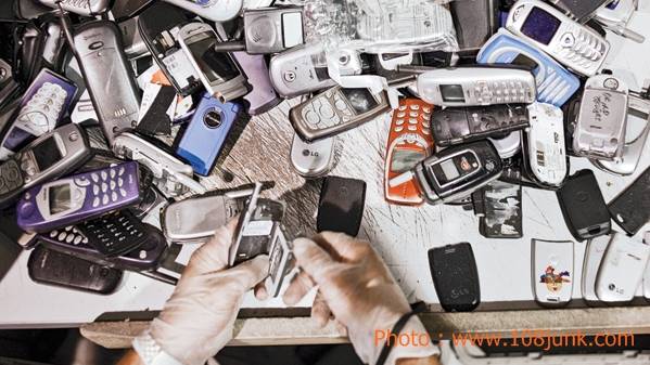 คพ.คาดขยะมือถือปีนี้11ล้านเครื่อง-เร่งผลักดันกม. ร้านค้าโอด 4 G ฉุดราคารุ่นเก่าร่วง