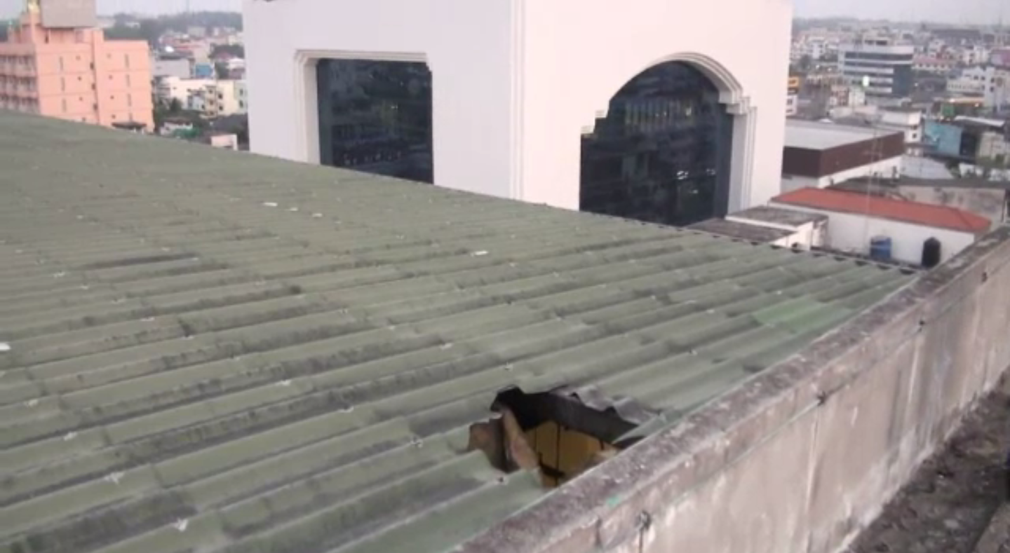 นักเรียนชายพลัดตกหลังคาห้างฯ จ.ชลบุรี ยังอาการสาหัส-ขอรับบริจาคเลือดกรุ๊ปบี