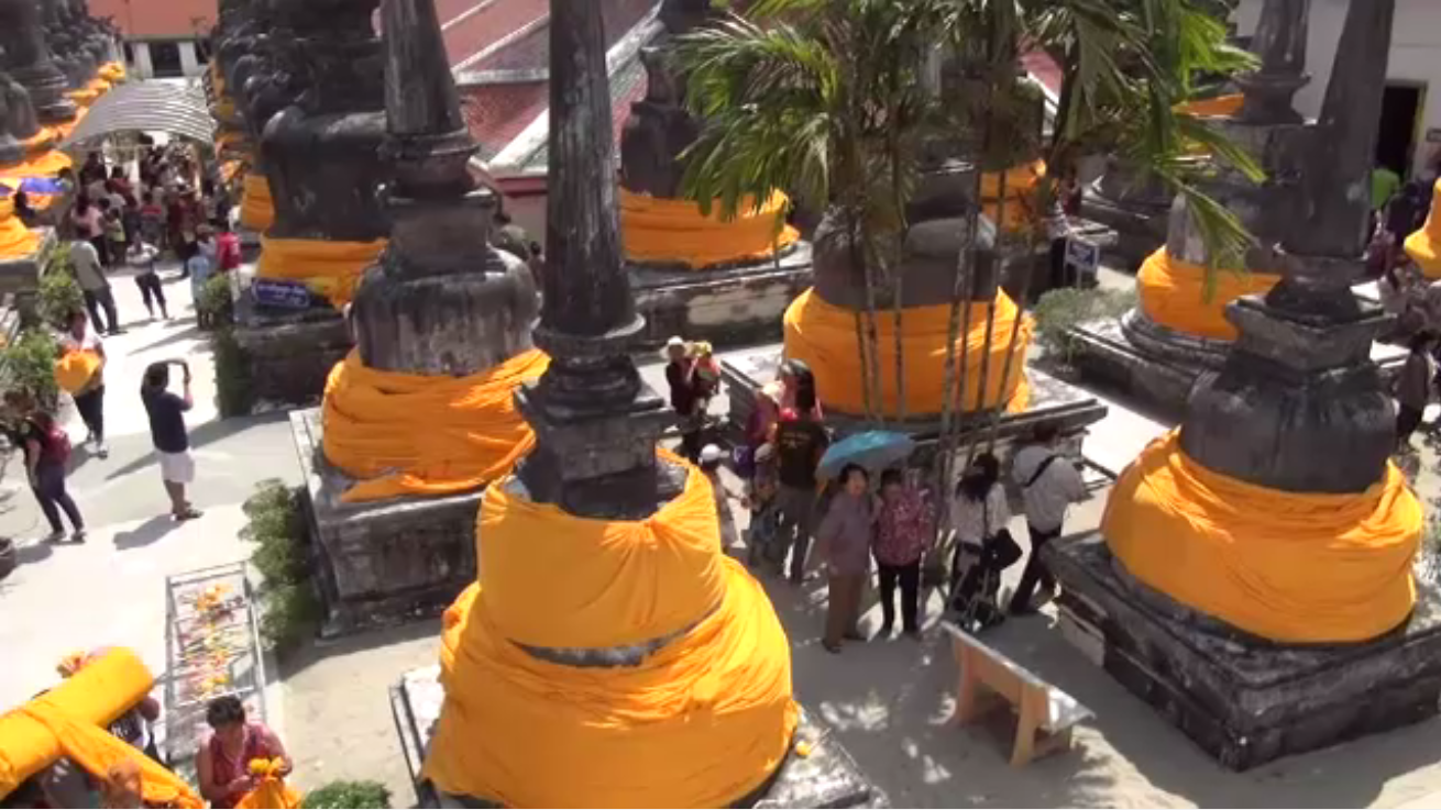 พุทธศาสนิกชนร่วมประเพณีแห่ผ้าขึ้นธาตุ พระบรมธาตุเจดีย์นครศรีฯ