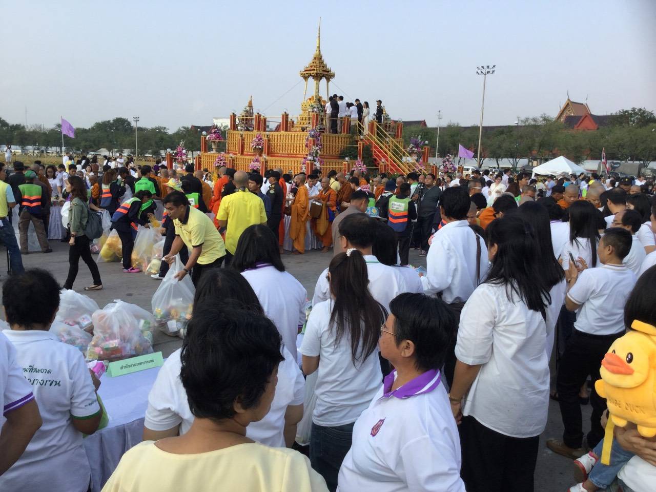 ประชาชนจำนวนมากร่วมงานสัปดาห์เผยแผ่พระพุทธศาสนาที่ท้องสนามหลวง