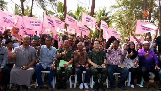 “กฟผ.-ทหาร” สบช่องกลุ่มค้านเข้ากรุงฯ เปิดเวทีโรงไฟฟ้าเทพา-กลุ่มหนุนชูป้ายเพียบ