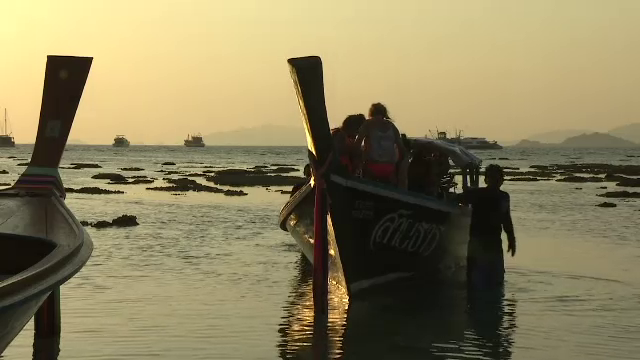 อุตสาหกรรมท่องเที่ยวบนเกาะหลีเป๊ะ จุดเปลี่ยนวิถีชาวเล