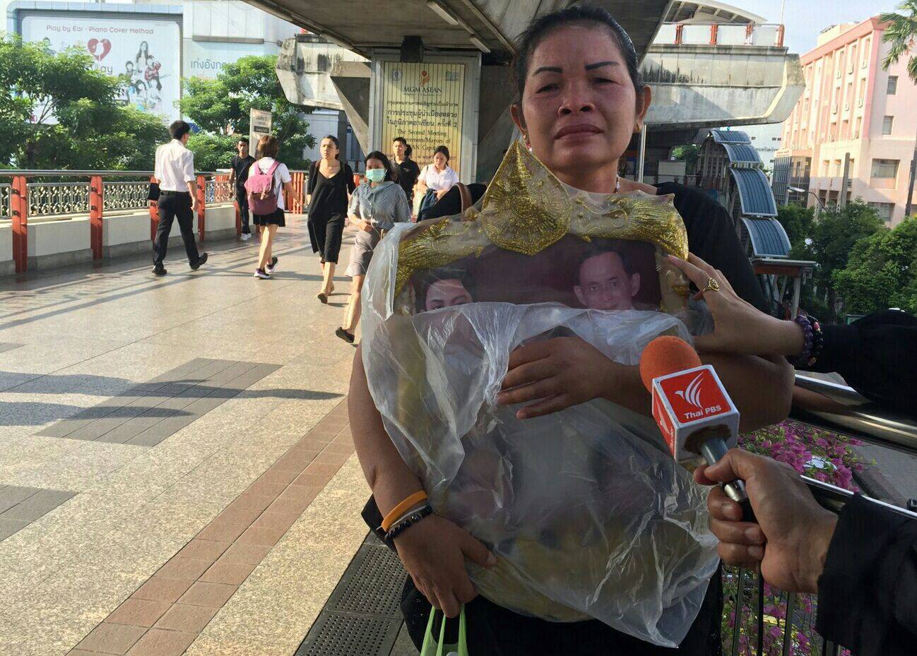 พสกนิกรจากตจว.เข้ากรุงฯ ถวายน้ำสรงพระบรมศพ