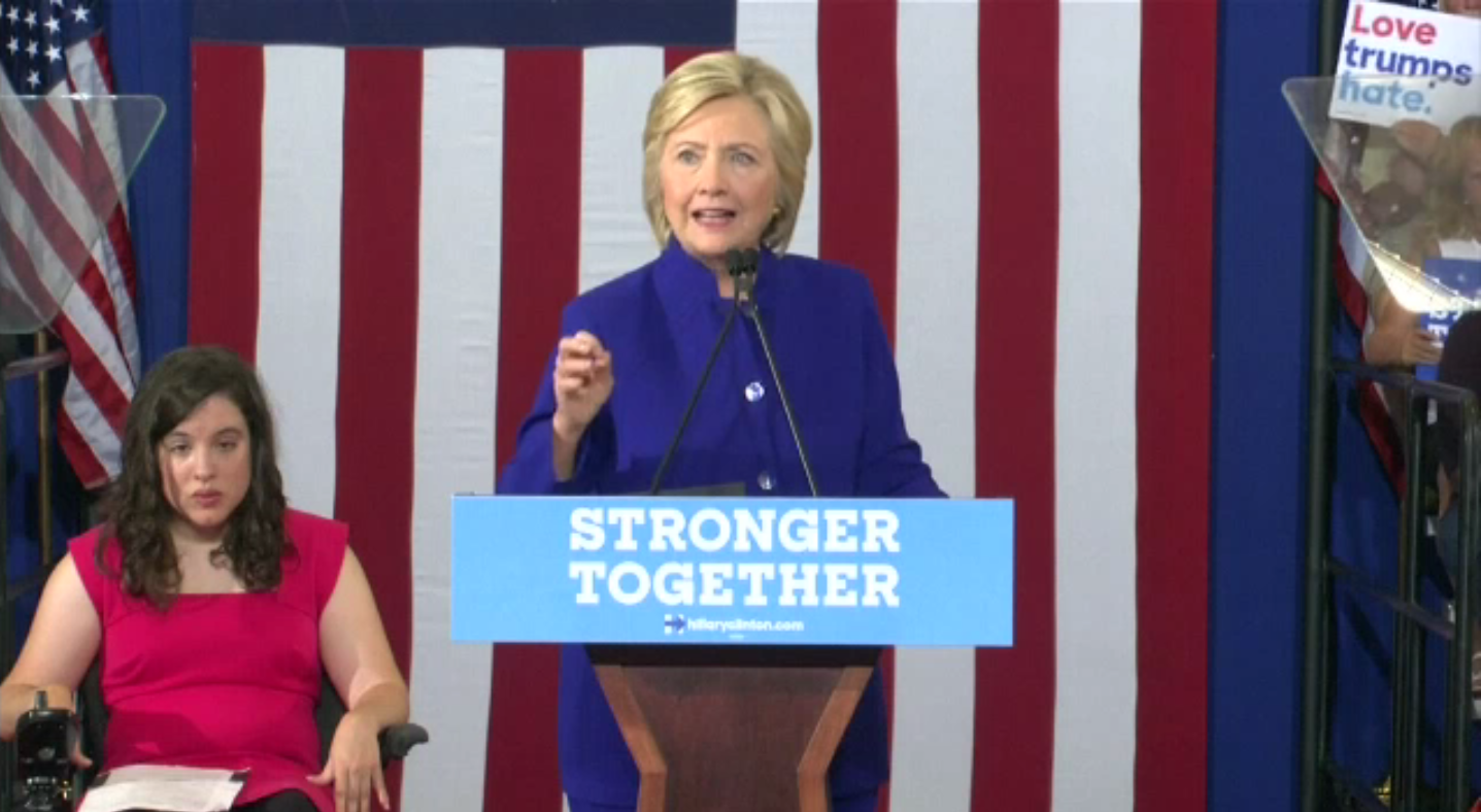 โพลล์ชี้ความนิยม "ฮิลลารี" นำ "ทรัมป์" ลดลง หลังมีปัญหาด้านสุขภาพ