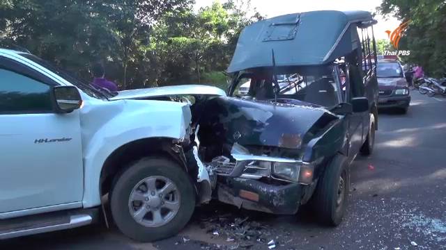 สองแถวรับ-ส่งนักเรียนชนกระบะ เจ็บกว่า 20 คนขับกระบะอาการสาหัส