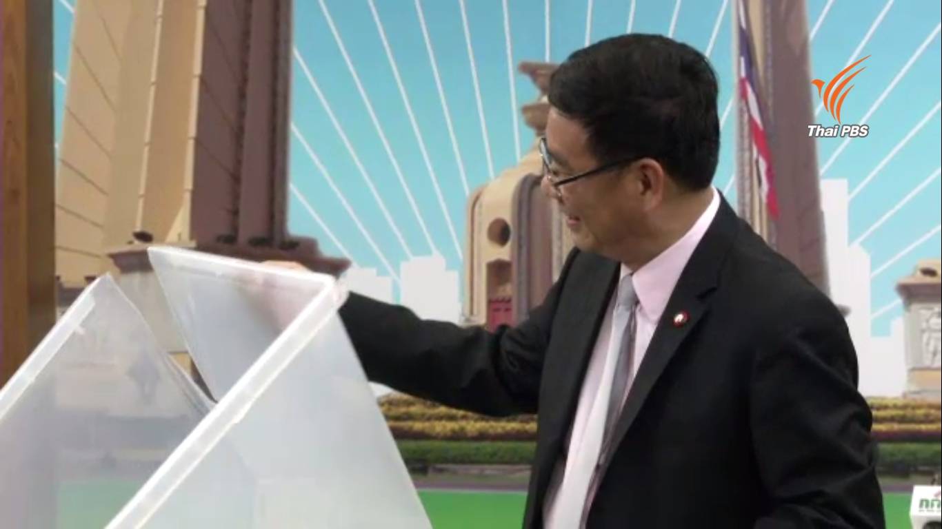 ชมคลิป กกต.โชว์ความแข็งแกร่งหีบบัตรประชามติรุ่นใหม่ โยน 4 ครั้ง แตก !