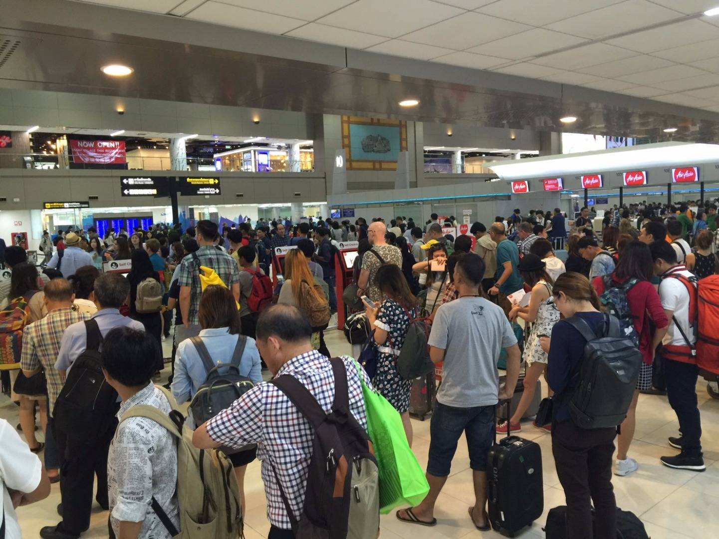 สนามบินดอนเมืองคึกคัก ประชาชนแห่เดินทางช่วงวันหยุดยาว