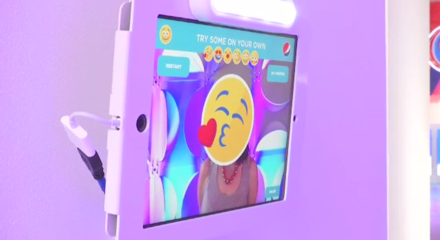 ชาวเน็ตทั่วโลกเตรียมเฉลิมฉลองให้กับ Emoji สัญลักษณ์แทนอารมณ์