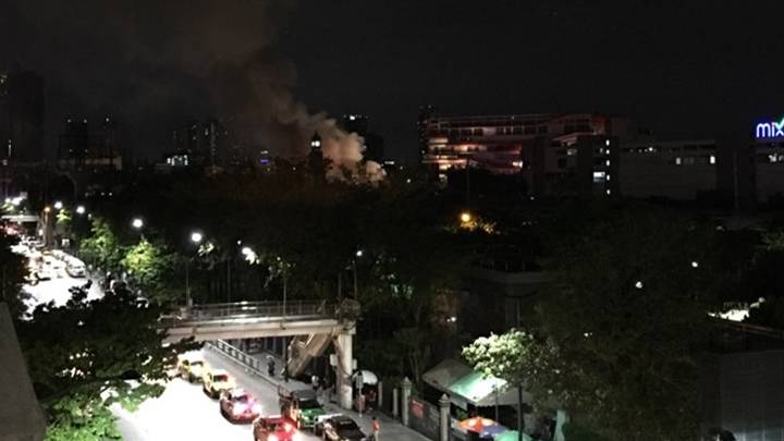 ด่วน ไฟไหม้ตลาดนัดจตุจักร จนท.เร่งคุมเพลิง