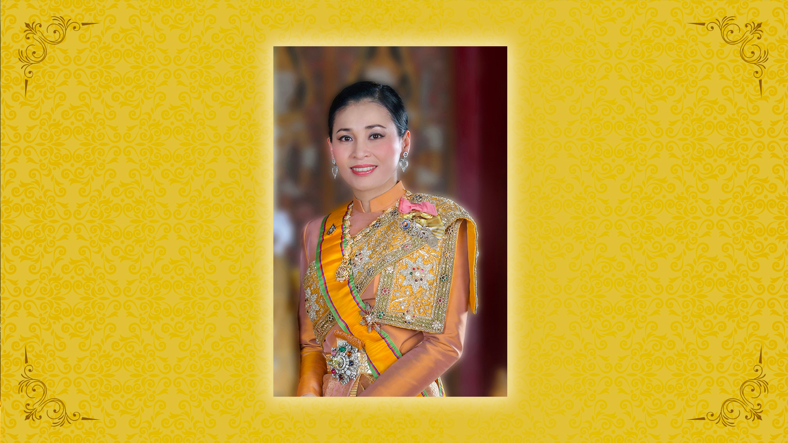 รัชกาลที่ 10 พระราชทาน พระฉายาลักษณ์ สมเด็จพระราชินี