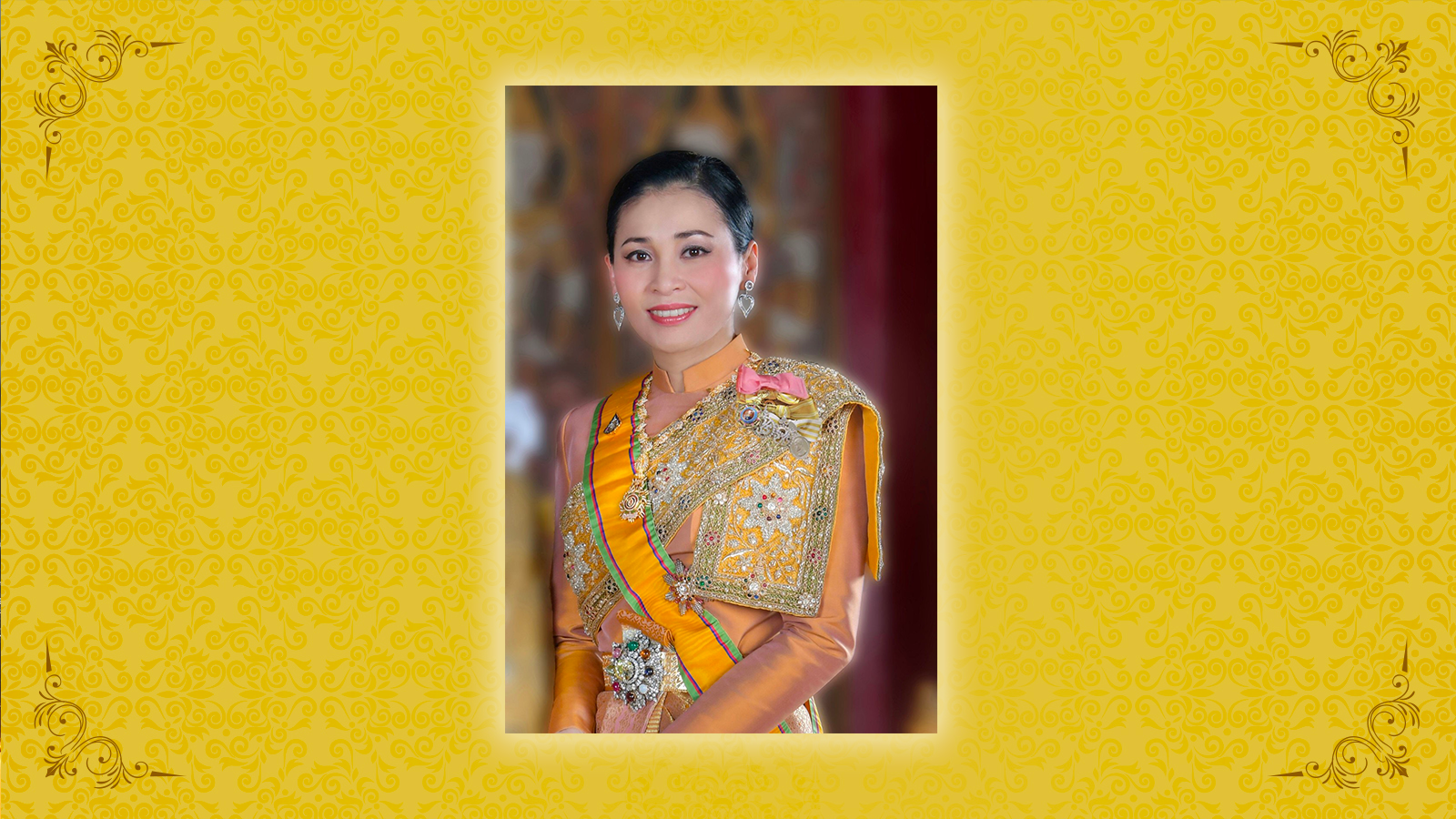 รัชกาลที่ 10 พระราชทาน พระฉายาลักษณ์ สมเด็จพระราชินี 