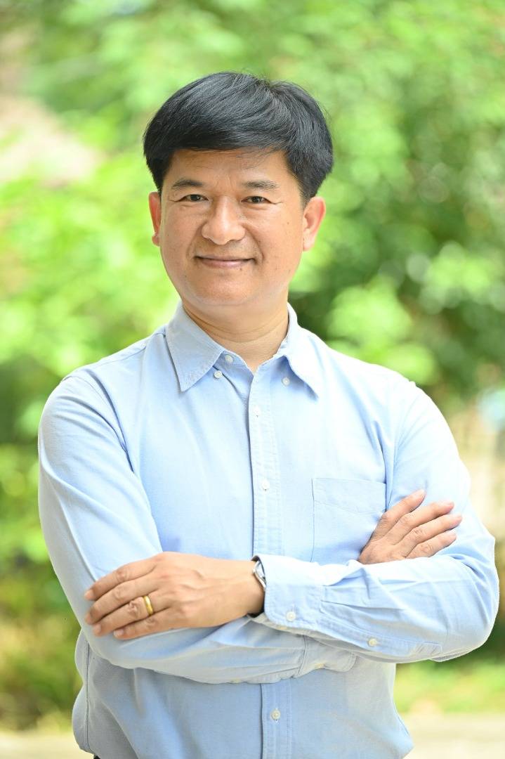 รศ.ดร.อุเทน คำน่าน รองผู้อำนวยการ หน่วยบริหารและจัดการทุนด้านการพัฒนาระดับพื้นที่