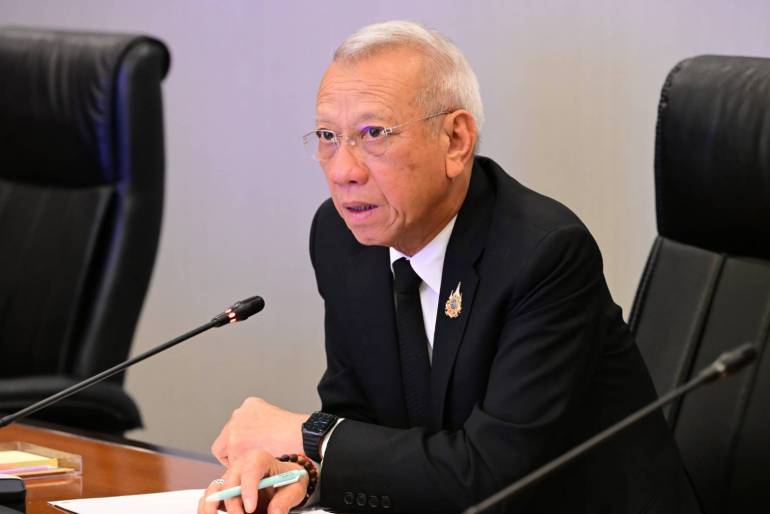 นายพิพัฒน์ รัชกิจประการ รองนายกฯ และ รมว.คมนาคม