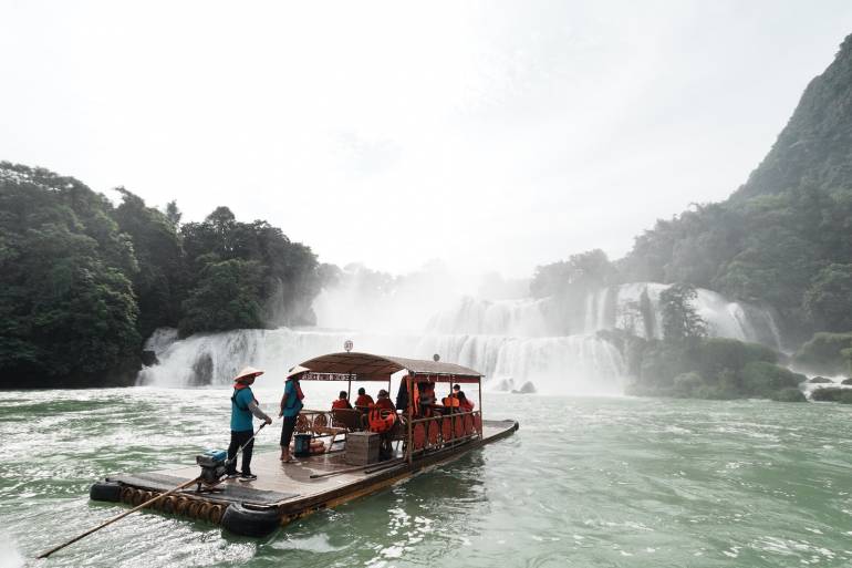ล่องเรือ น้ำตกเต๋อเทียน