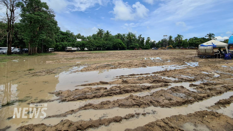 ปรับพื้นที่สนามฟุตบอลโรงเรียนเขาพระยาสังฆาราม จ.อุทัยธานี เพื่อเตรียมพิธีพระราชทานเพลิง   