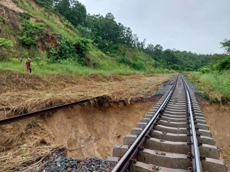 จุดดินสไลด์ปิดเส้นทางรถไฟสายเหนือ ช่วงอุโมงค์ถ้ำขุนตาน