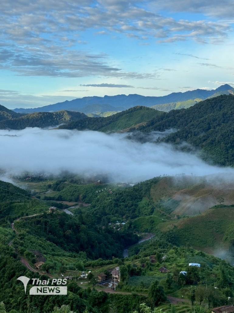  ทิวทัศน์ยามเช้าภูเขาและสายหมอก ที่หมู่บ้านสะปัน 