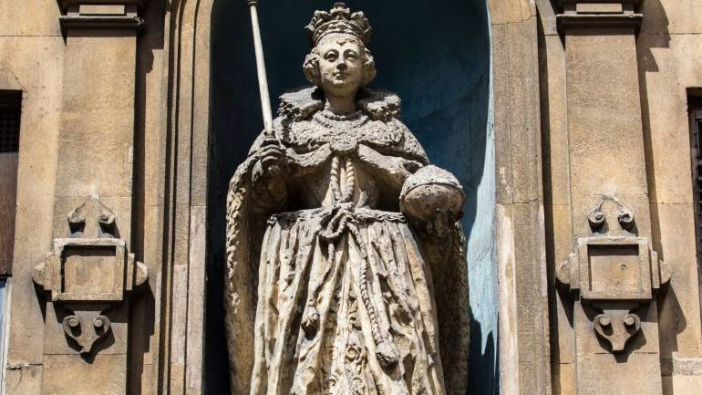 อนุสาวรีย์สมเด็จพระราชินีเอลิซาเบธที่ 1 ในกรุงลอนดอน ประเทศอังกฤษ