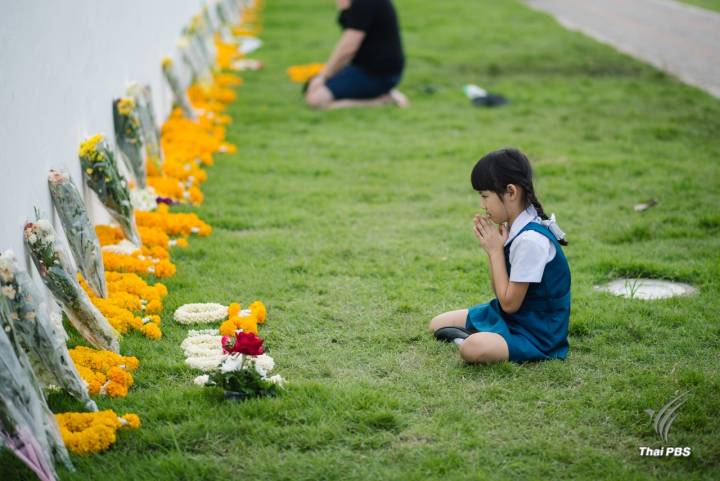 ที่สุดแห่งความ "ประทับใจ" คืนสุดท้ายกราบถวายบังคมพระบรมศพ รัชกาลที่ 9 