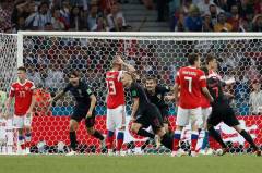 7 ก.ค.2561 ฟุตบอลโลก 2018 รอบ 8 ทีมสุดท้าย คู่ที่ 4 รัสเซีย เสมอ โครเอเชีย 1-1 ต่อเวลาพิเศษ เสมอ 2-2 ต้องตัดสินด้วยการดวลลูกจุดโทษ ปรากฏว่า รัสเซีย แพ้ โครเอเชีย 3-4 