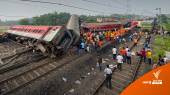 "อินเดีย" ยอดตายรถไฟชนกัน 3 ขบวน เพิ่มเป็นมากกว่า 230 คน 