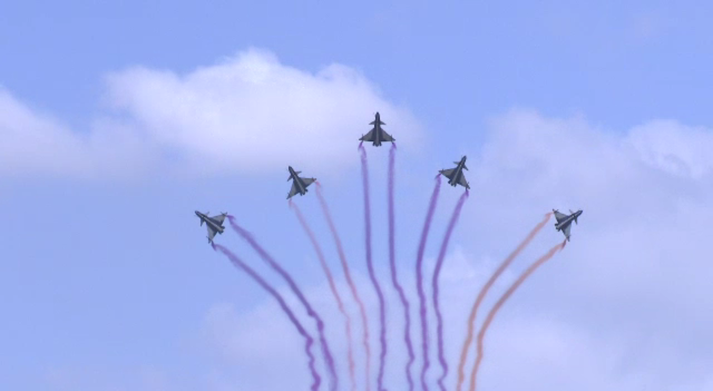 กองทัพอากาศไทย-จีน ร่วมโชว์บินผาดแผลงที่ จ.นครราชสีมา วันที่ 27 พ.ย.2558 