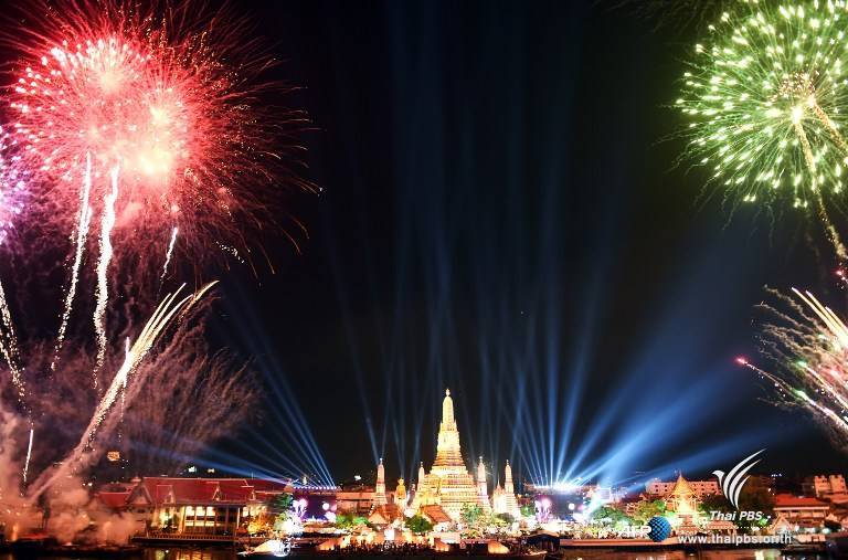 งานเฉลิมฉลองปีใหม่ไทยที่วัดอรุณราชวรารามสวยงามตระการตา