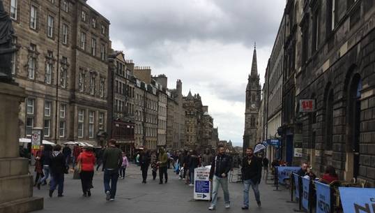 ชาวสกอต "อารมณ์ค้าง" จากประชามติแยกสกอตแลนด์ คาดใช้ออกมาใช้สิทธิถึง 80%