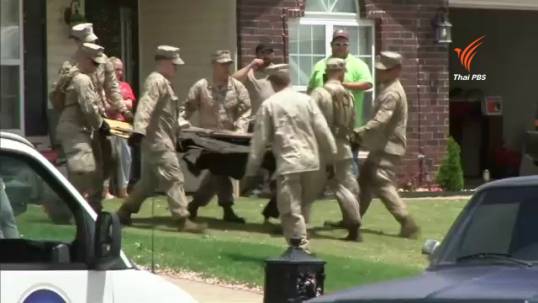 ทหาร-ประชาชนในสหรัฐฯ เก็บกวาดซากความเสียหายจากพายุทอร์นาโดในรัฐโอกลาโฮมา