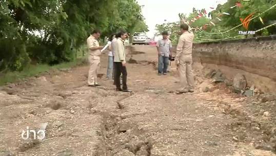 จนท.เข้าตรวจสอบสาเหตุถนนทรุด จ.ปทุมธานี