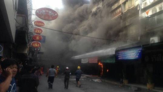 ไฟไหม้ตลาดวโรรสเชียงใหม่ คาดต้นเพลิงมาจากร้านขายผ้า