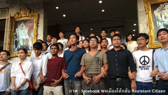 ตร.ปล่อยตัวนักศึกษากว่า 30 คน ทำกิจกรรม 1 ปี รัฐประหารหน้าหอศิลป์ฯ แล้ว