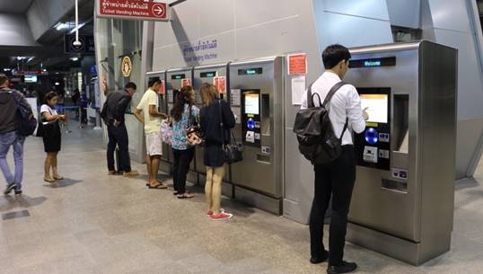 แอร์พอร์ตลิงก์พร้อมให้บริการตู้ขายตั๋วอัตโนมัติสถานีพญาไท ยกเลิกโต๊ะขายตั๋ว 12 พ.ย.นี้