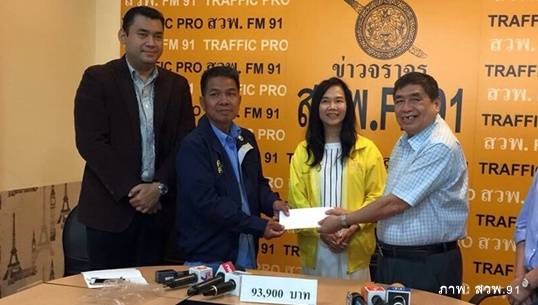 คนขับแท็กซี่หนุ่มร้อยเอ็ดคืนเงินเกือบ 1 แสนบาทให้เจ้าของร้านเฟอร์นิเจอร์