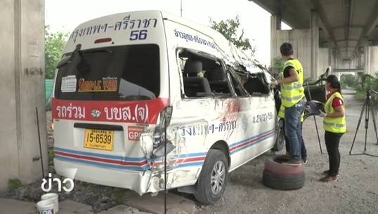 ศูนย์วิจัยอุบัติเหตุตรวจสภาพรถตู้หลังเกิดอุบัติเหตุ 4 ศพ คาดเกิดจากขับรถความเร็วสูง-ล้อยางสึก